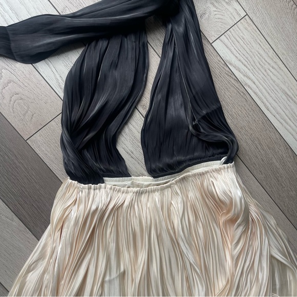 Promesa breaking waves satin cross-front halter maxi dress - Picture 9 of 10